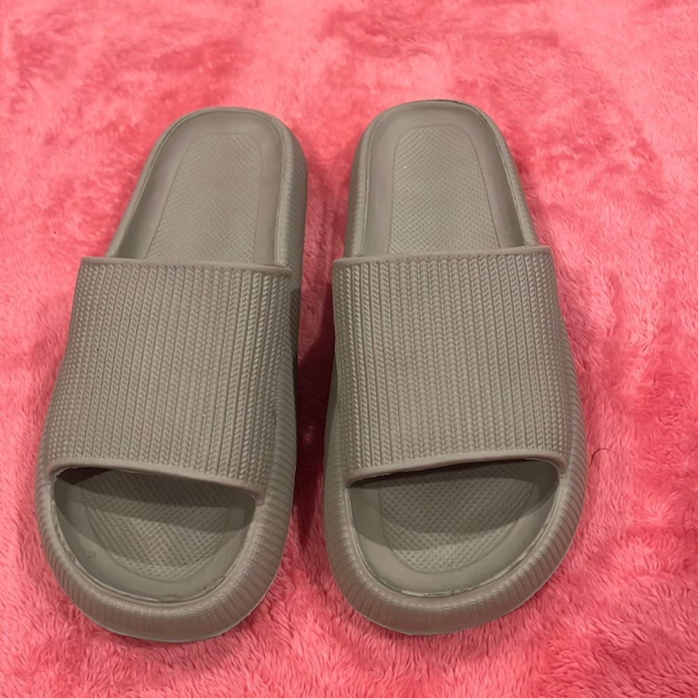 Mint green cloud slides size 10